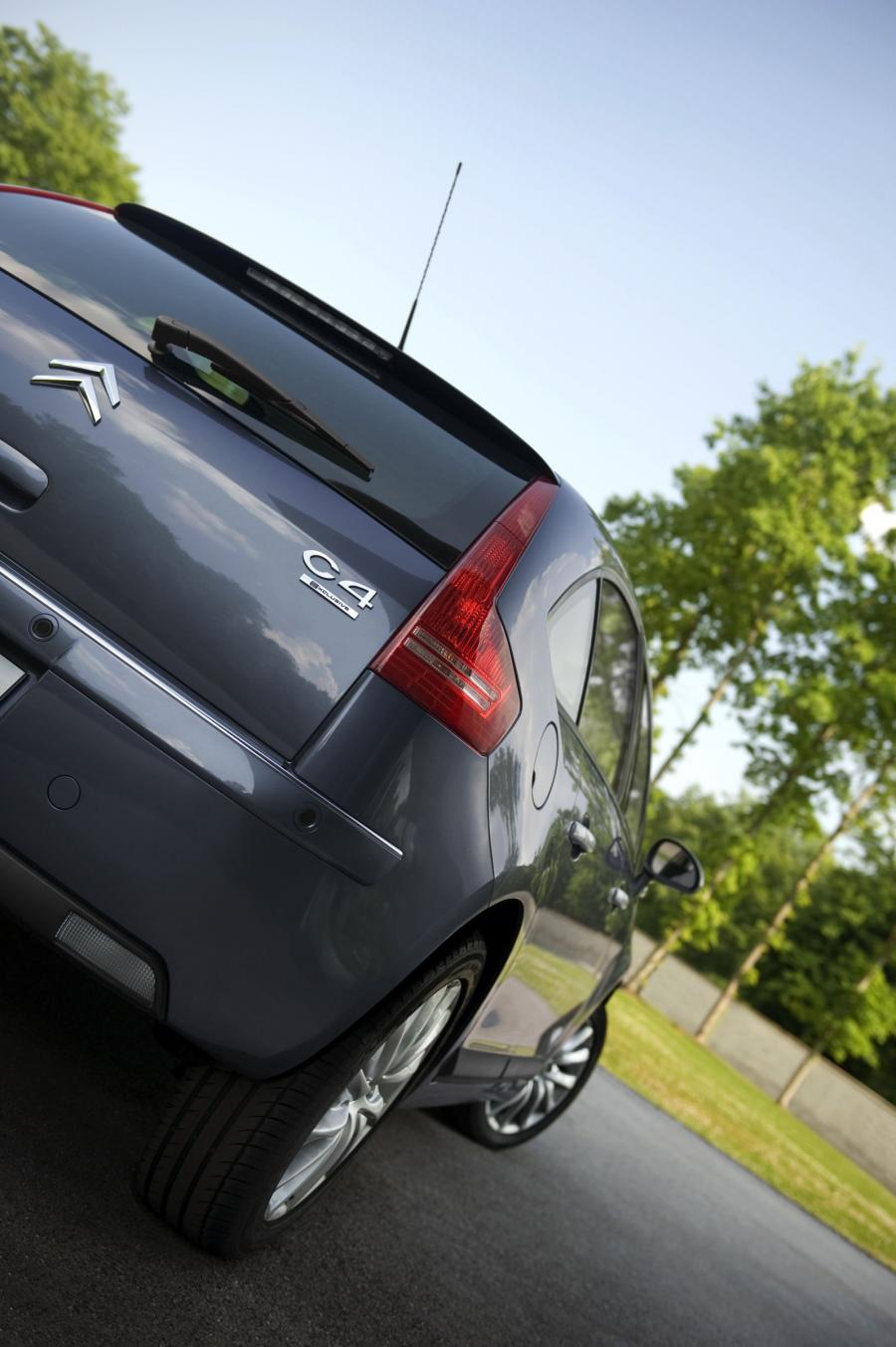  Citroen C4 2008 года  (фото 22 из 69)